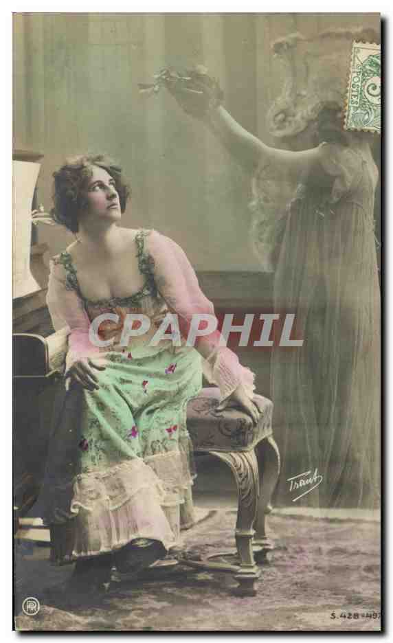 Femme assise devant une statue — Série S.428-497 — Traub