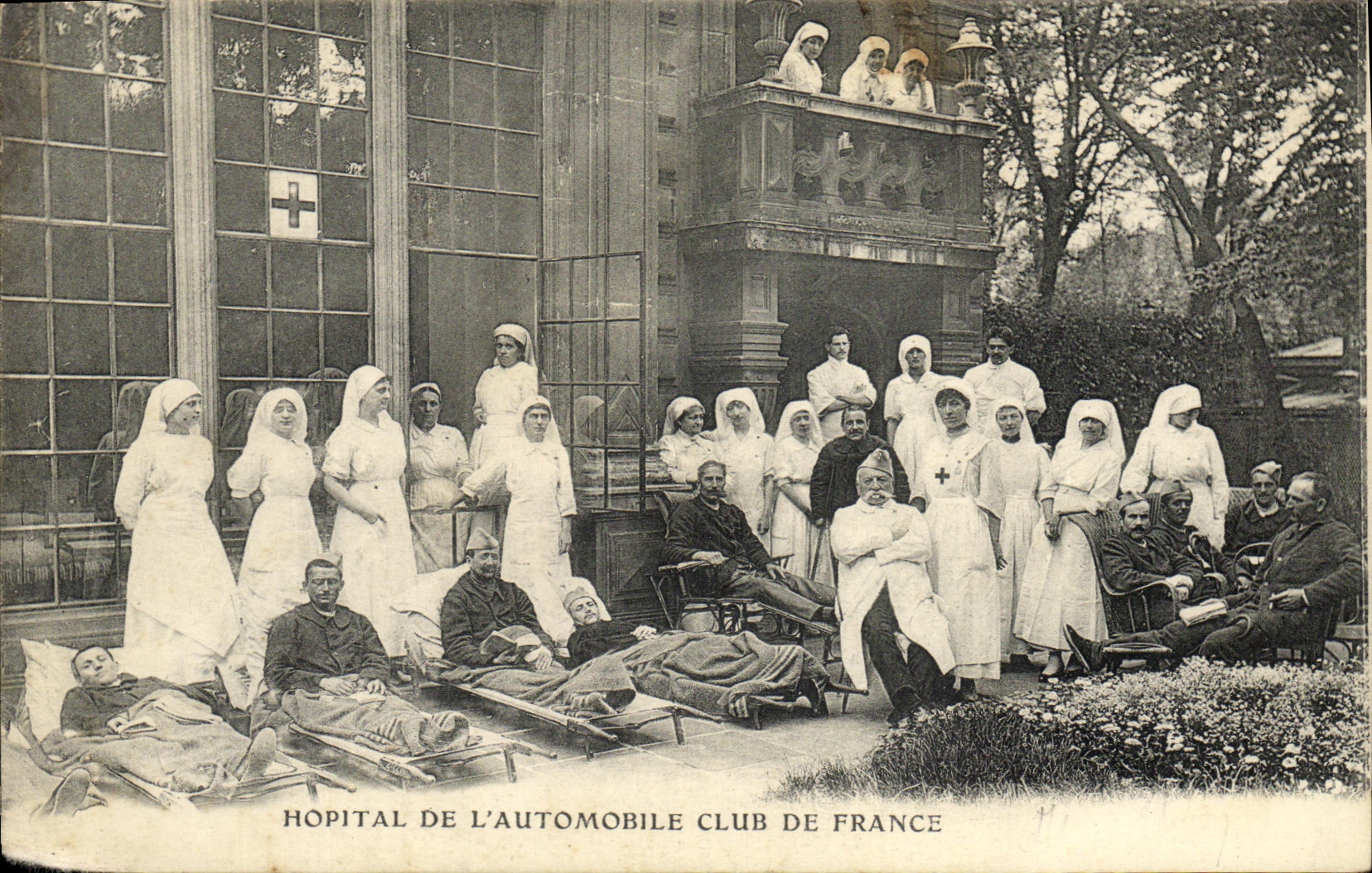 Hôpital de l'Automobile Club de France — scène de soins avec infirmières et blessés — éditeur Japy & Le Doly, Paris