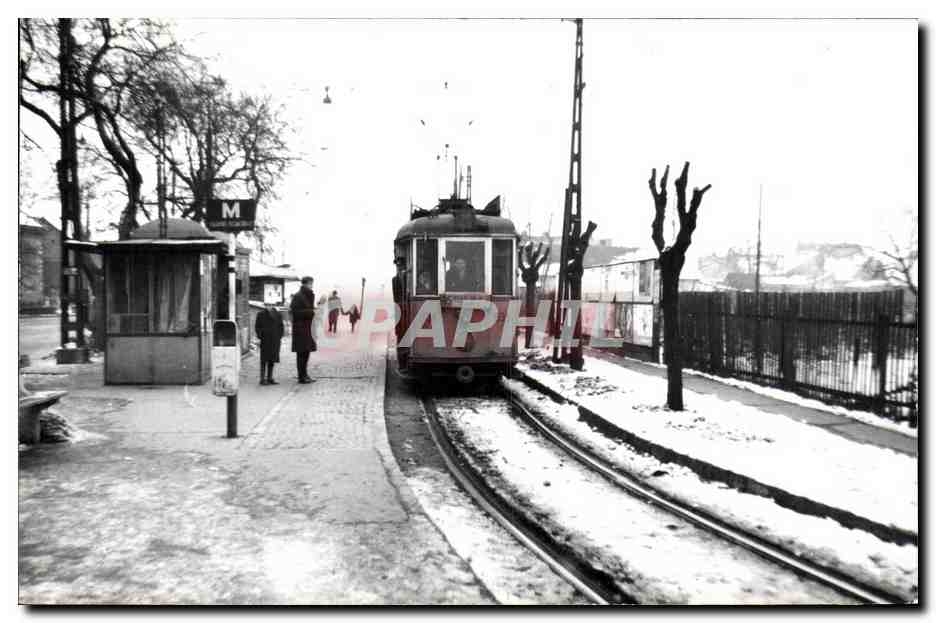 Tramway à Prague — station en hiver — éditeur CPAPHIL, n° 195