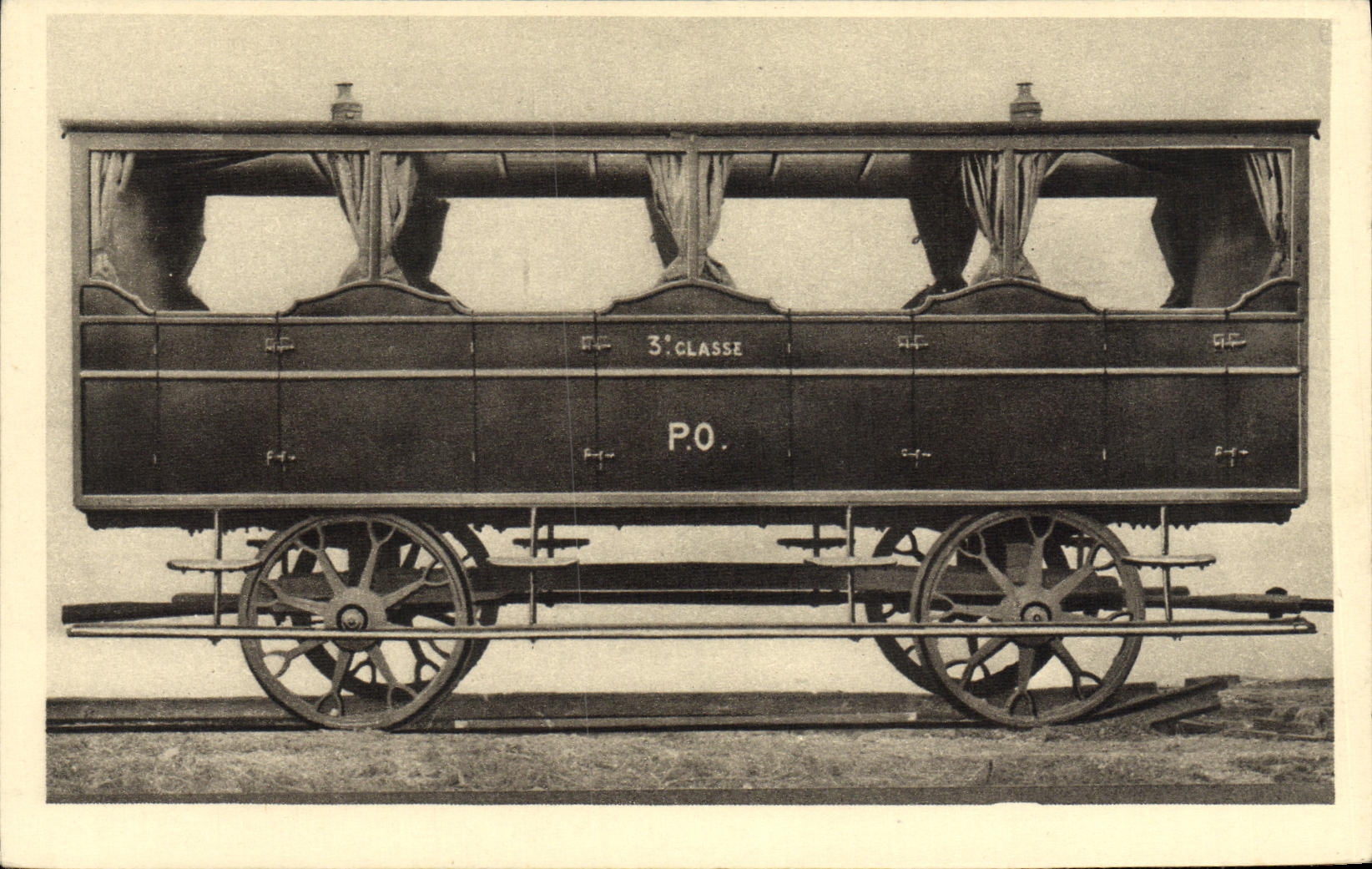 CPA Train Locomotive Chemin de fer de Paris a orleans Voiture de 3eme classe mise en service en 1840