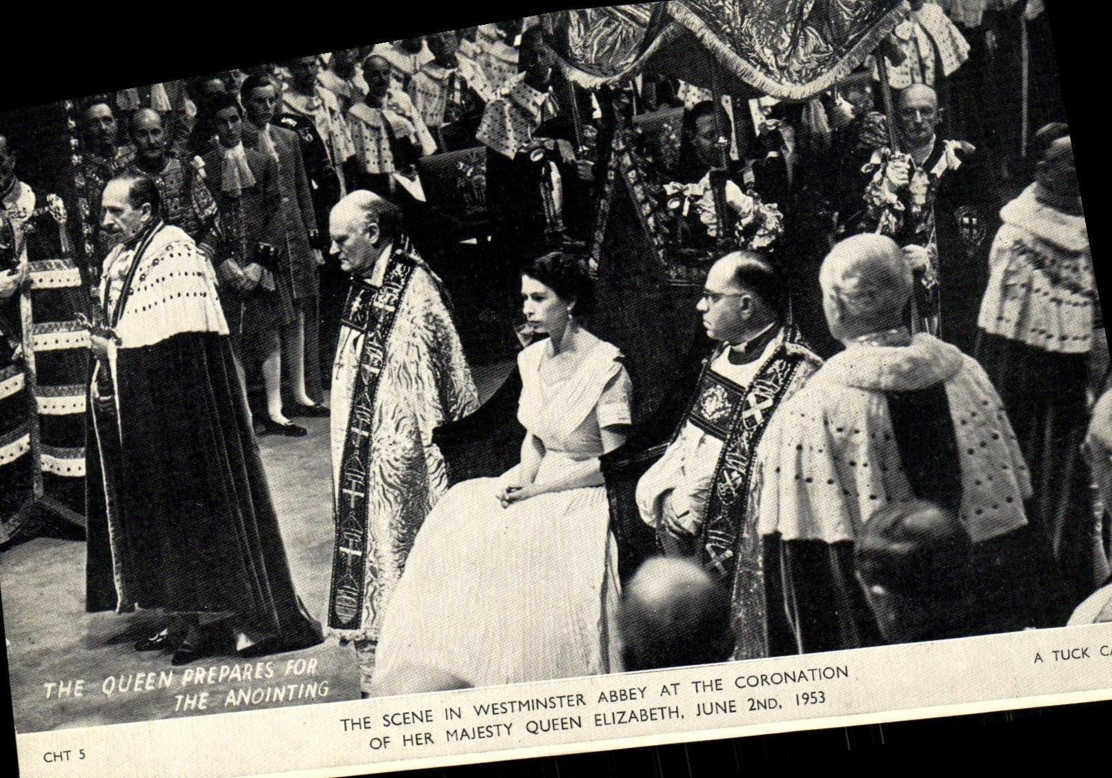 La reine se prépare à l'Anointing — scène à l'Abbaye de Westminster lors de la couronnement de Sa Majesté la Reine Elizabeth, le 2 juin 1953 — Tuck's Post Card, n° CHT 5