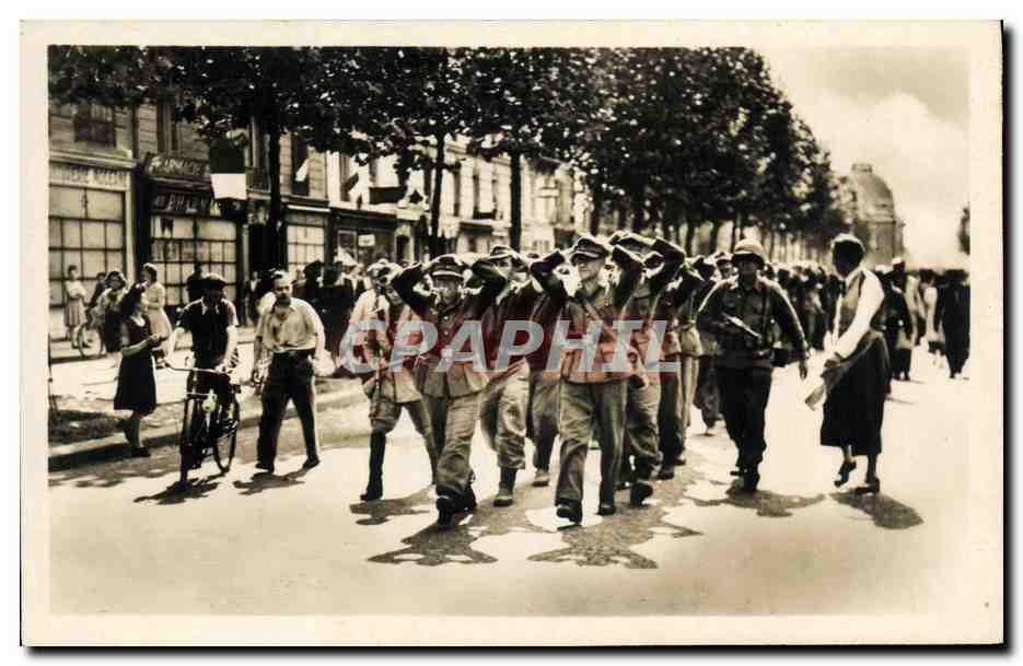 CPM Militaria 2eme guerre mondiale Liberation de Paris Prisonniers allemands 