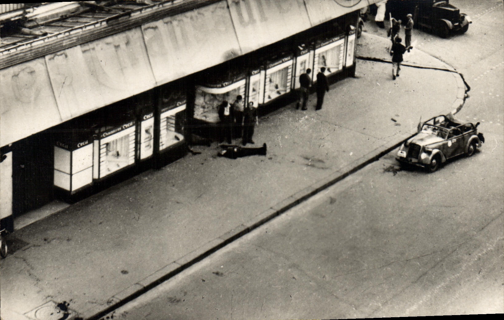 CPM Militaria 2eme guerre mondiale Liberation de Paris Soldats tues rue de Rivoli