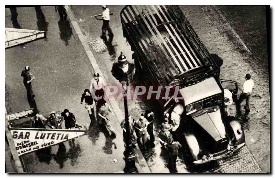 CPM Militaria 2eme guerre mondiale Liberation de Paris Arrestation d'un camion allemand Bar Lutetia