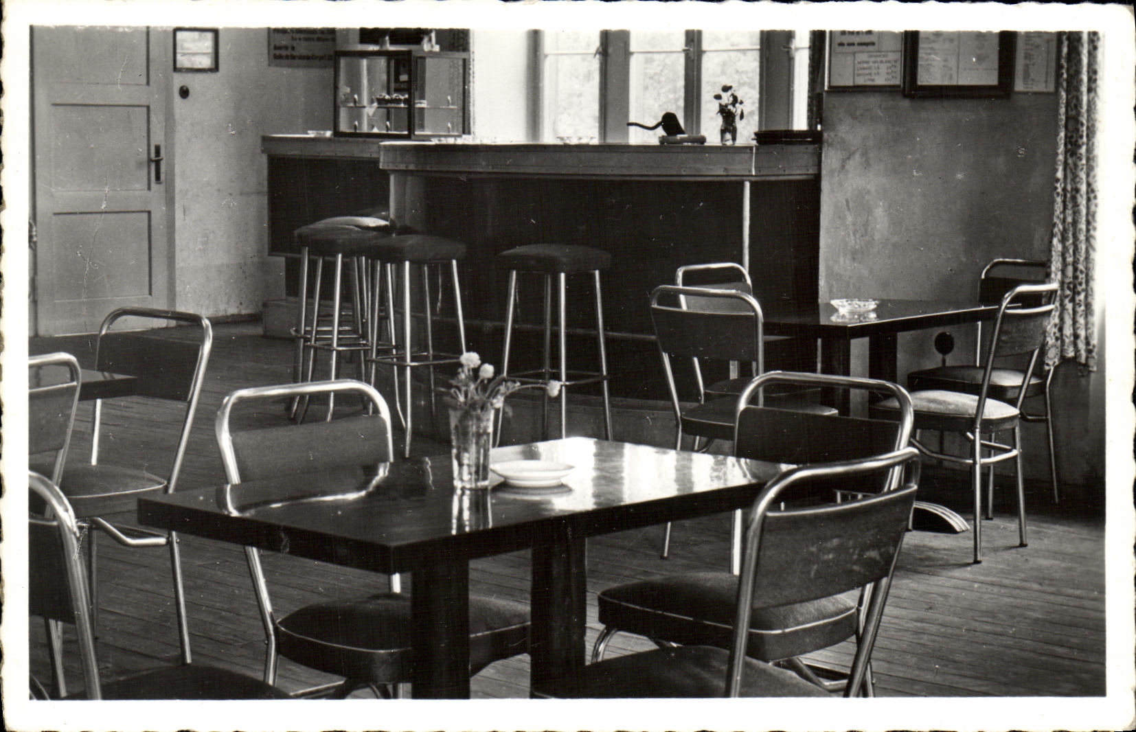 CPM Militaria Froces francaises en Allemagne Deux Ponts Le bar du foyer de garnison