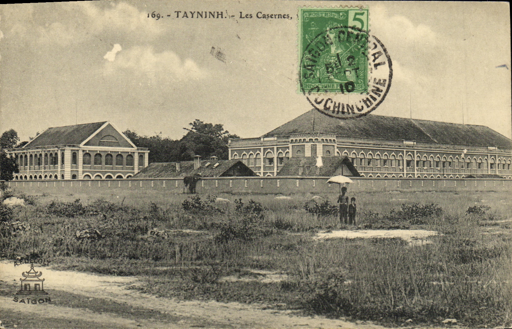 CPA Indochine Taynunh Les casernes 