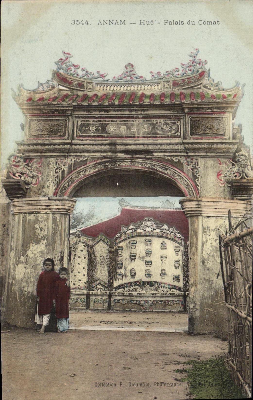 Hue - Palais du Comat — Annam — Collection P. Dieulefils, Photographe, 53, Rue Julien, Paris