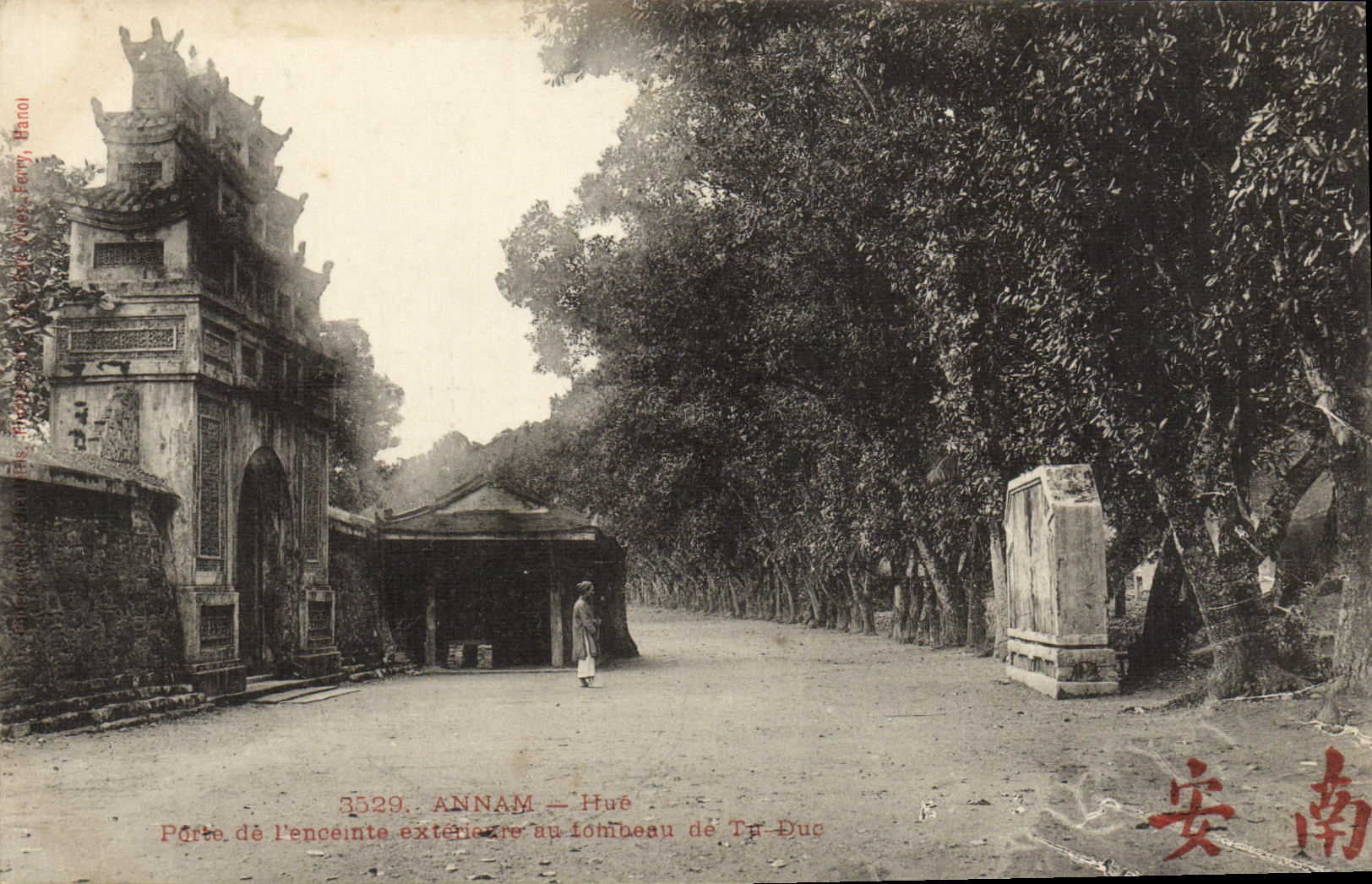 Porte de l'enceinte extérieure au tombeau de Trâ Duc — Annam — Hué — Éditeur Barol, n° 3529