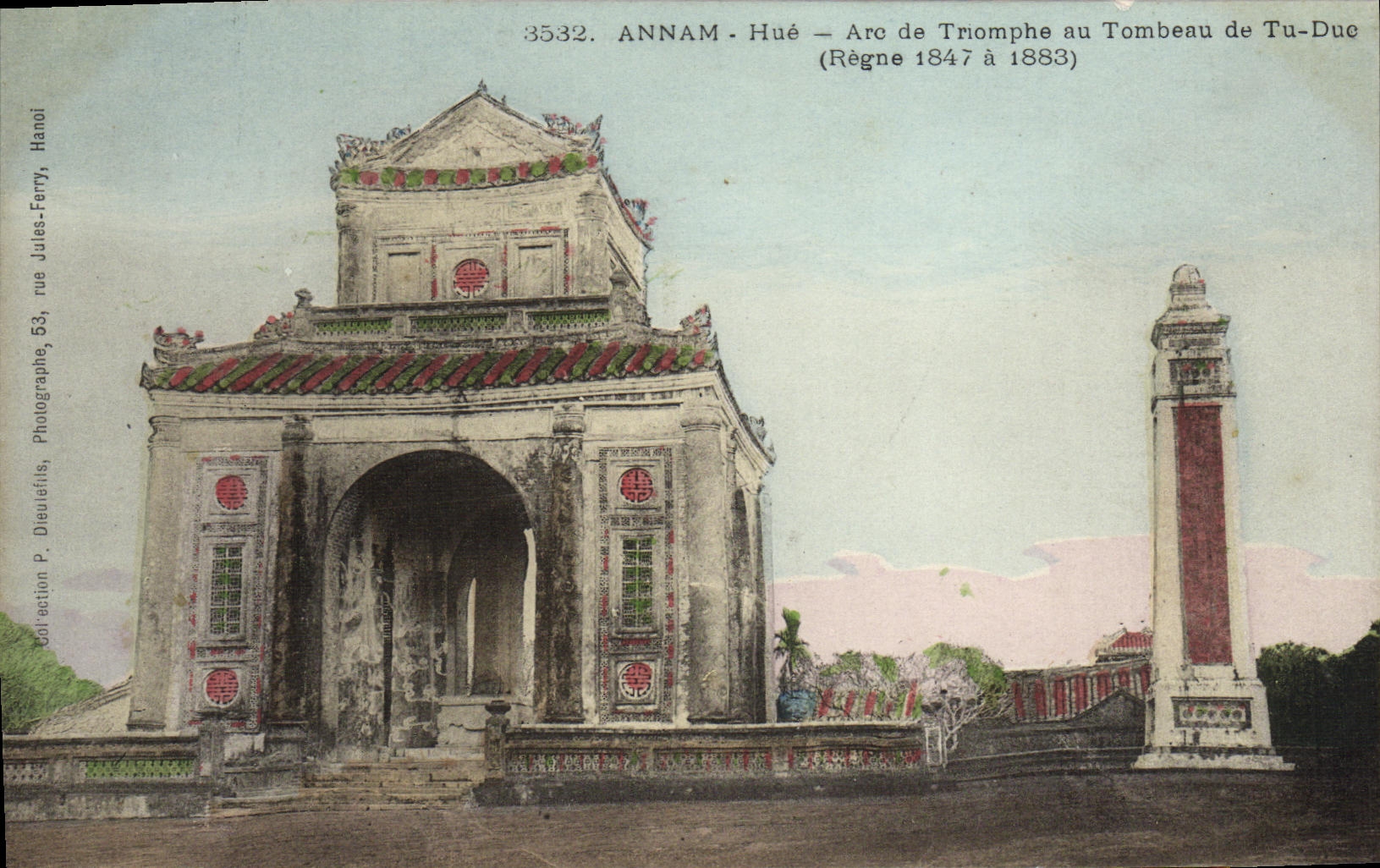 CPA Indochine Annam Hue Arc de triomphe au tombeau de Tu Duc 