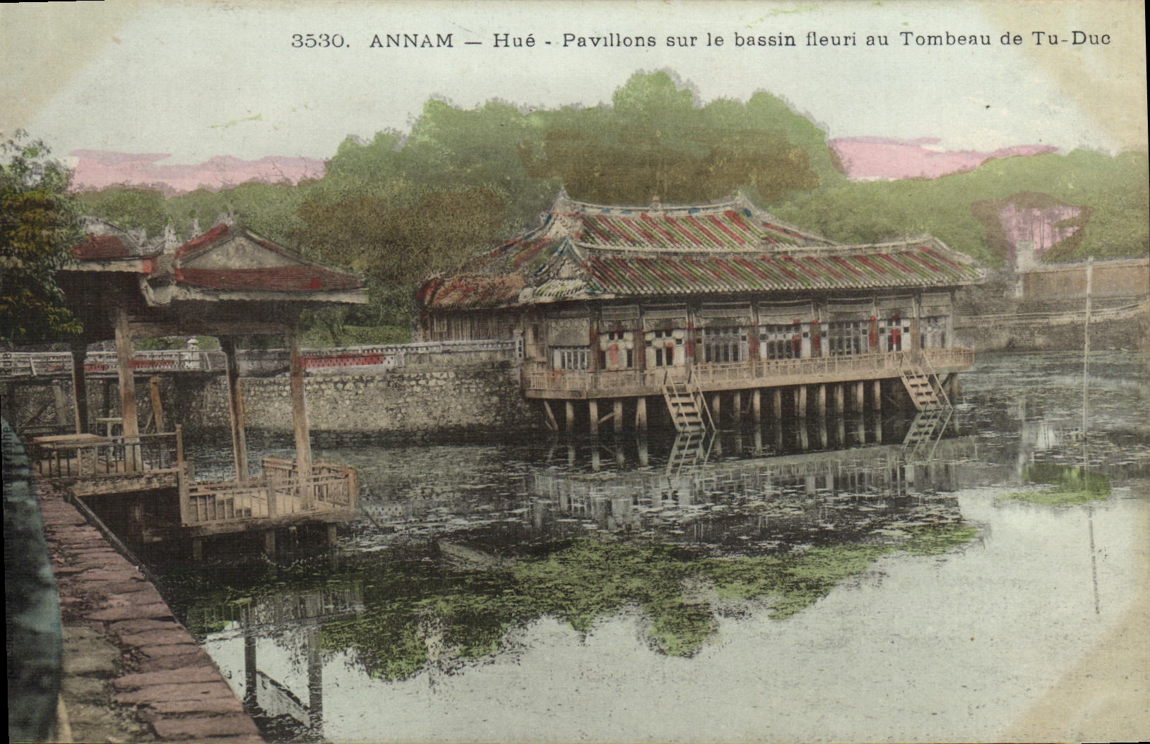 ANNAM — Hué — Pavillons sur le bassin fleuri au Tombeau de Tu-Duc — éditeur anonyme, n° 3530