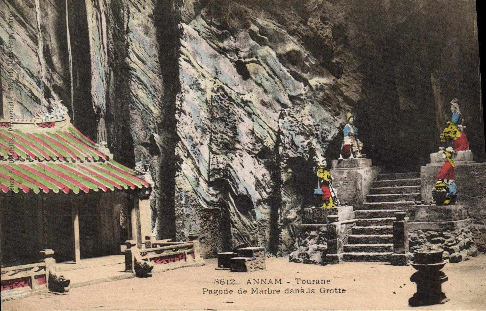 CPA Indochine Annam Tourane Pagode de marbre dans la grotte 