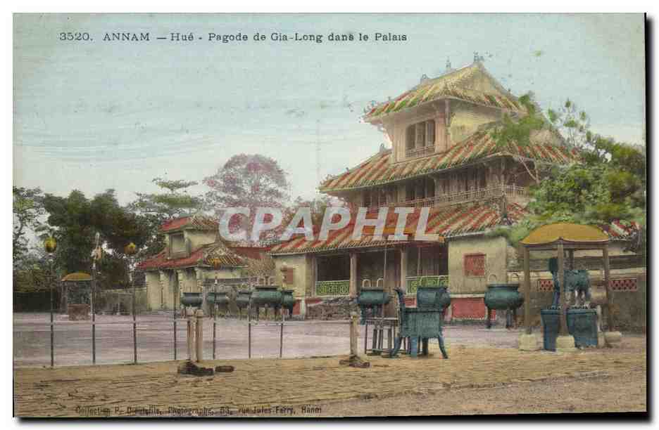 CPA Indochine Annam Hue Pagode de Gia Long dans le palais 