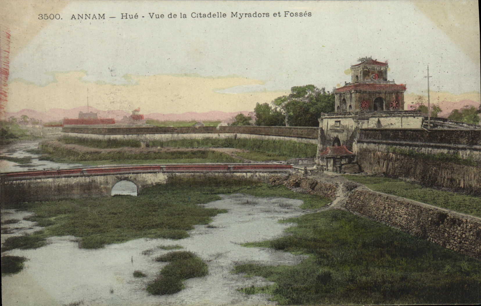 CPA Indochine Annam Hue Vue de la citadelle myradors et fosses