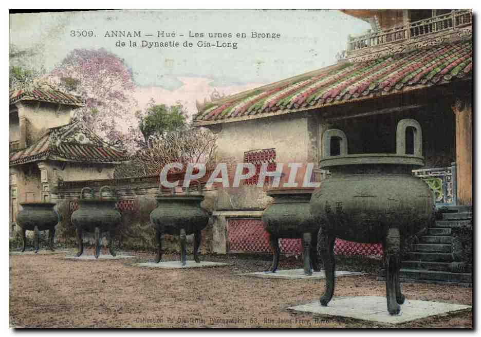CPA Indochine Annam Hue Les urnes de bronze de la dynastie de Gia long 