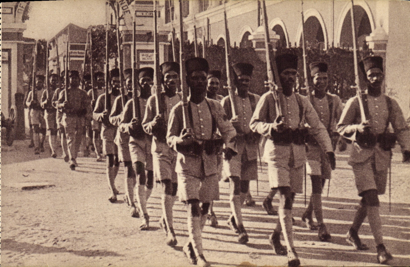 CPA Militaria Troupes coloniales Cipayes de l'Inde