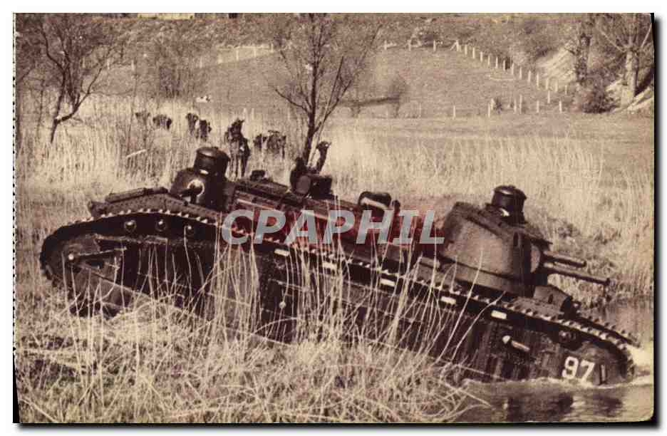 CPA Militaria Char de 70 tonnes traversant une riviere 