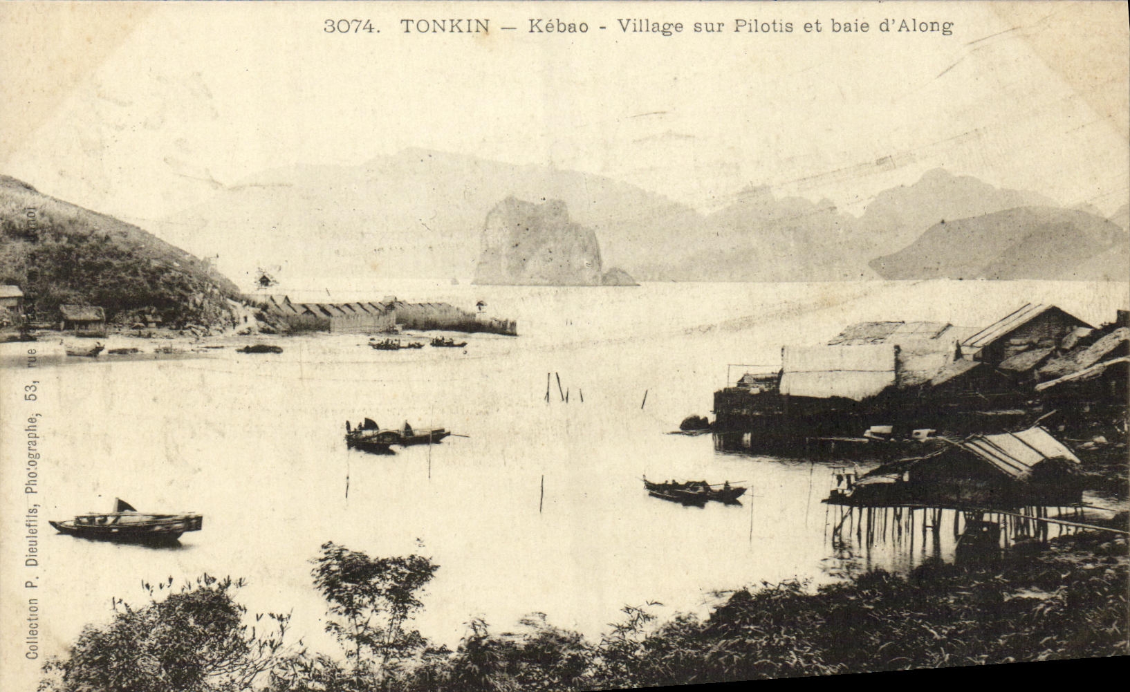 Tonkin - Kébao - Village sur Pilotis et baie d'Along — Photographie P. Dieuelfils, n°3074