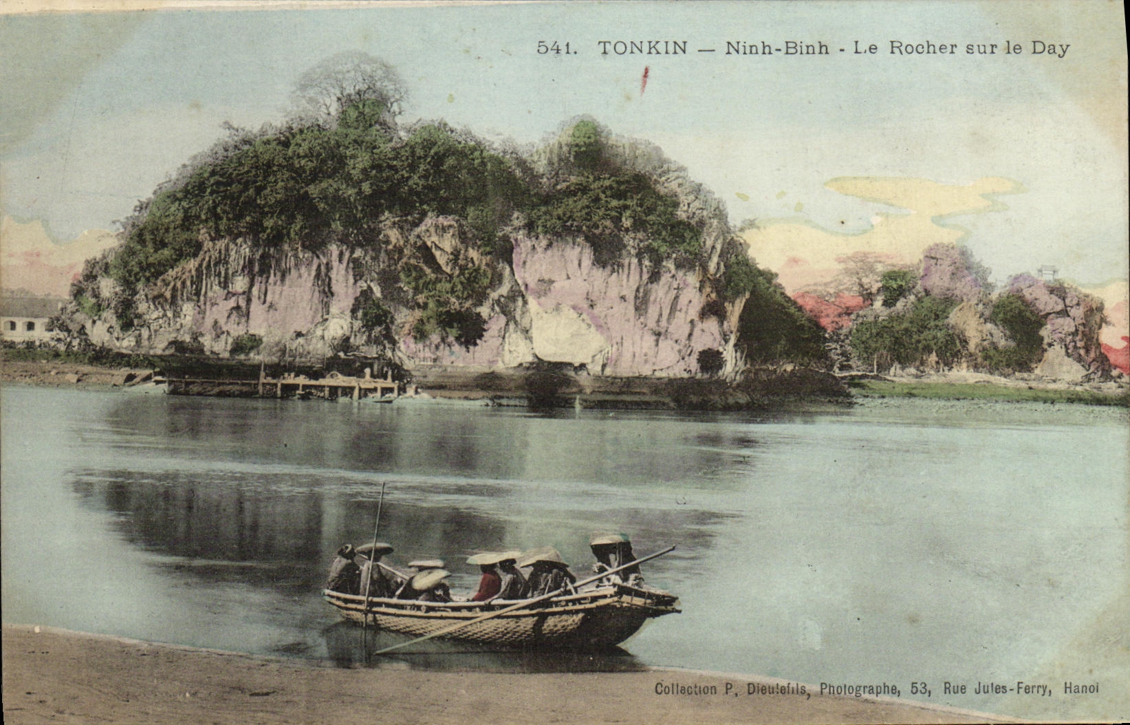 Tonkin — Ninh-Binh — Le Rocher sur le Day — Collection P. Dieutefils, Photographe, 53, Rue Jutes-Ferry, Hanoï