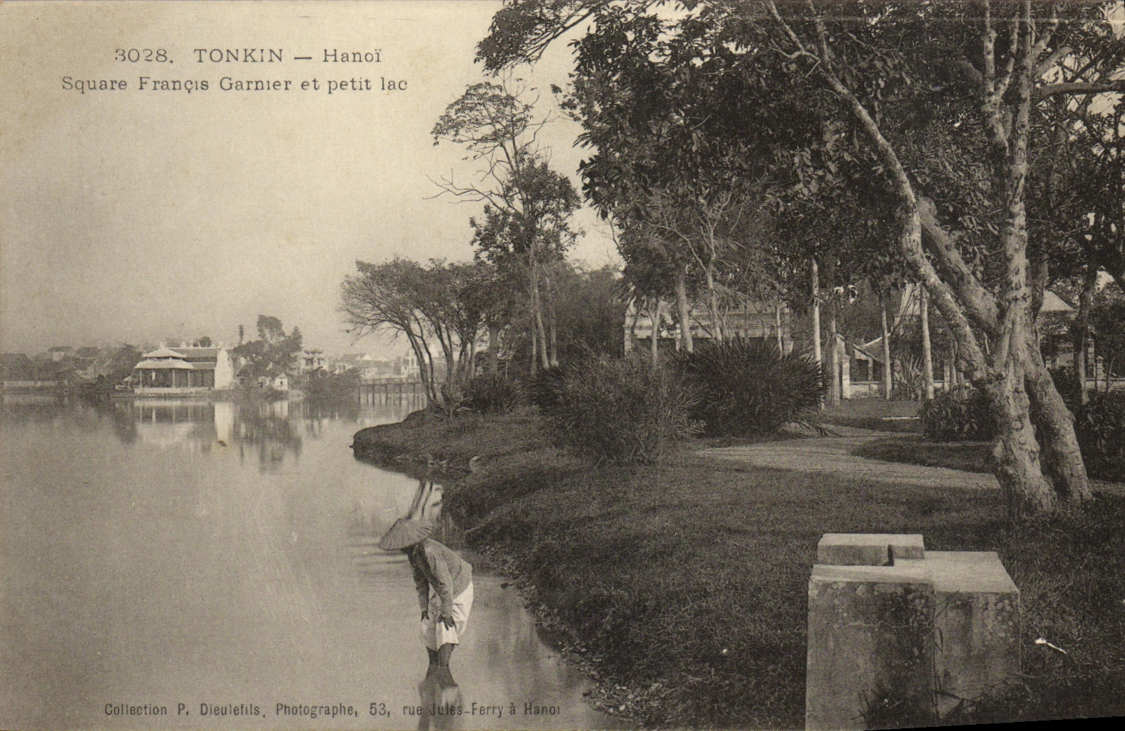 CPA Tonkin Hanoi Square Francois Garnter et petit lac