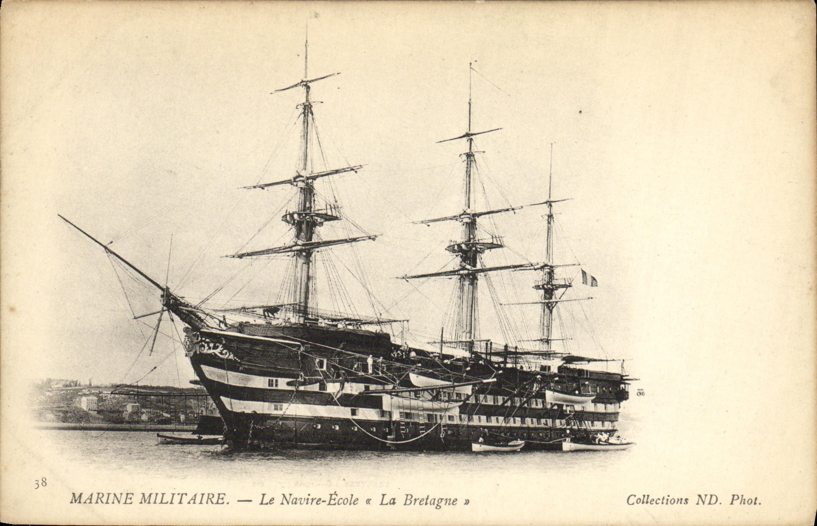 CPA Bateau Marine Militaire Le Navire Ecole La Bretagne