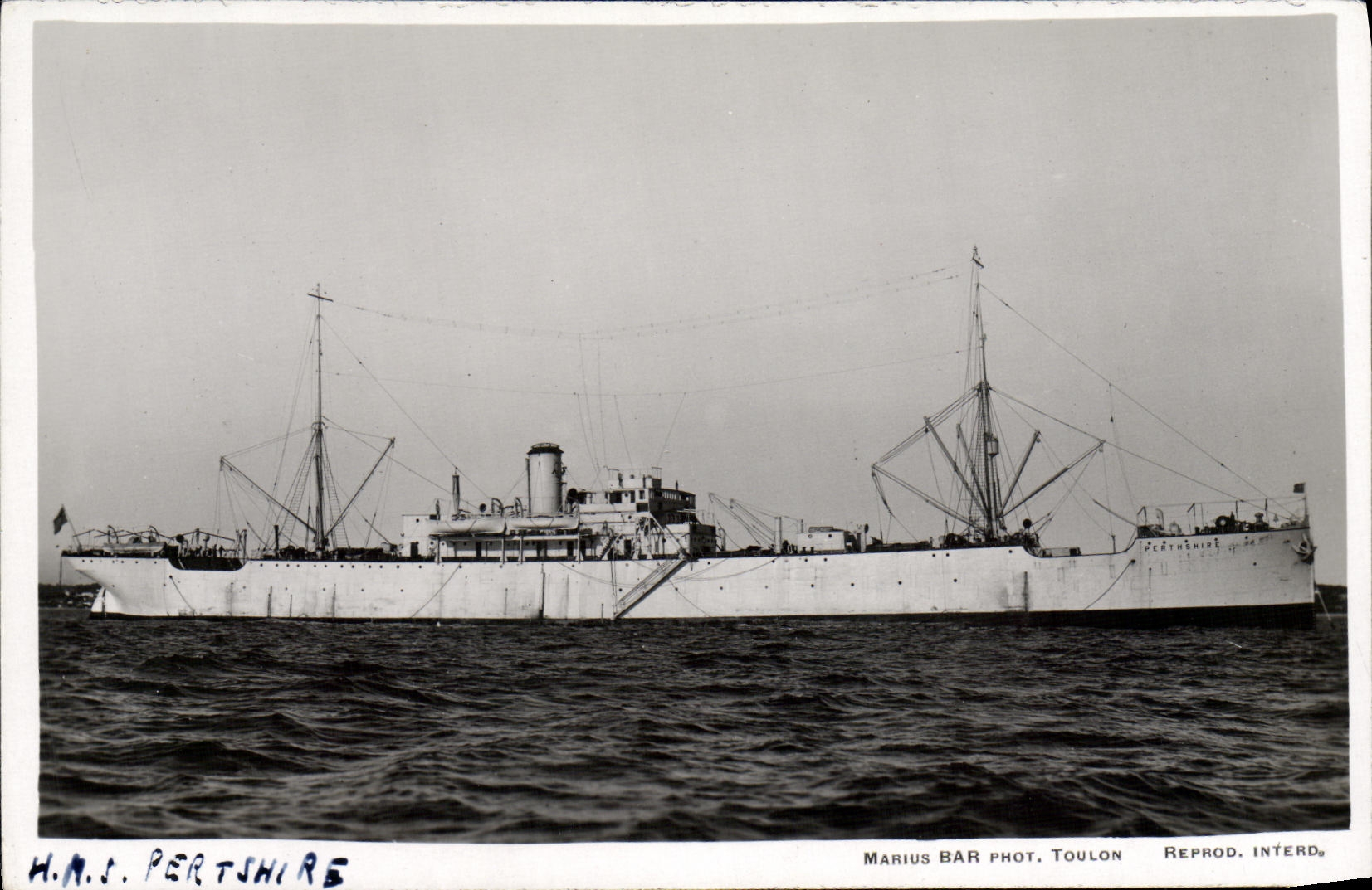 CPA Bateau HMs Pertshire