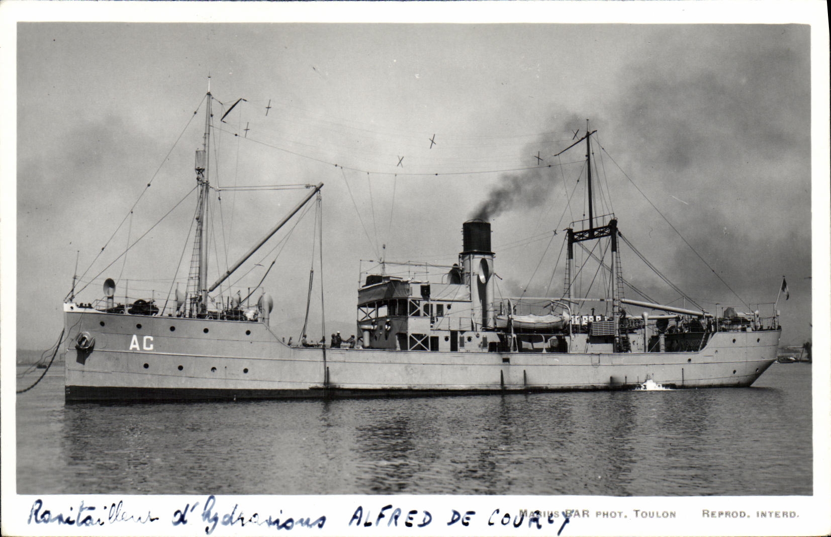 CPA Bateau Ravitailleur d'hydravions Alfred de Courcy