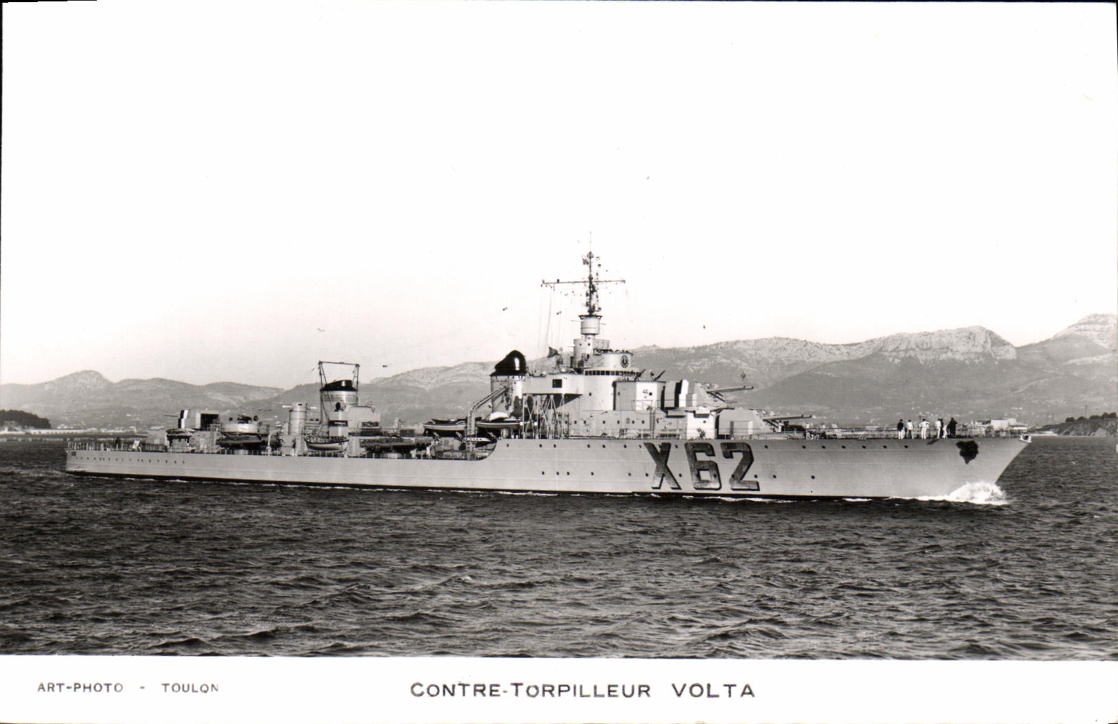 CPA Bateau Contre Torpilleur Volta