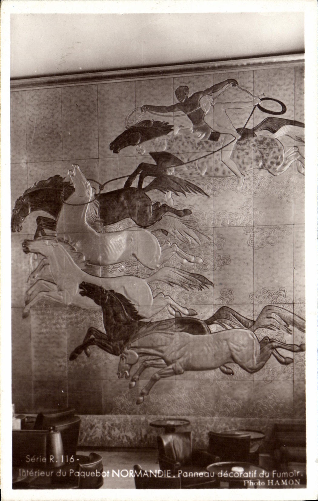 Intérieur du Paquebot NORMANDIE — Panneau décoratif du Fumoir — Photo HAMON — Série R.116