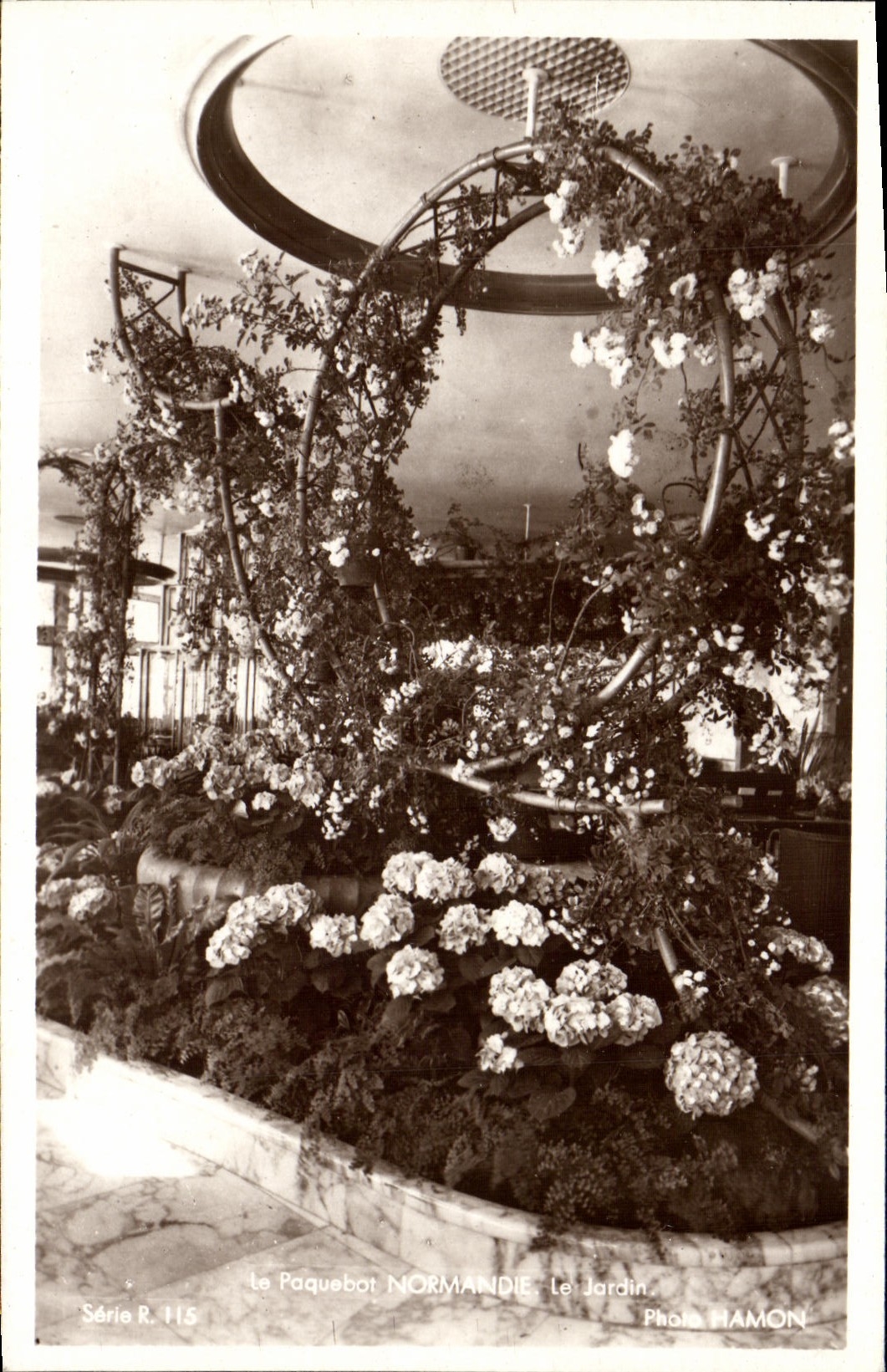 CPA Bateau Interieur Du Paquebot Normandie Jardin D'Hiver