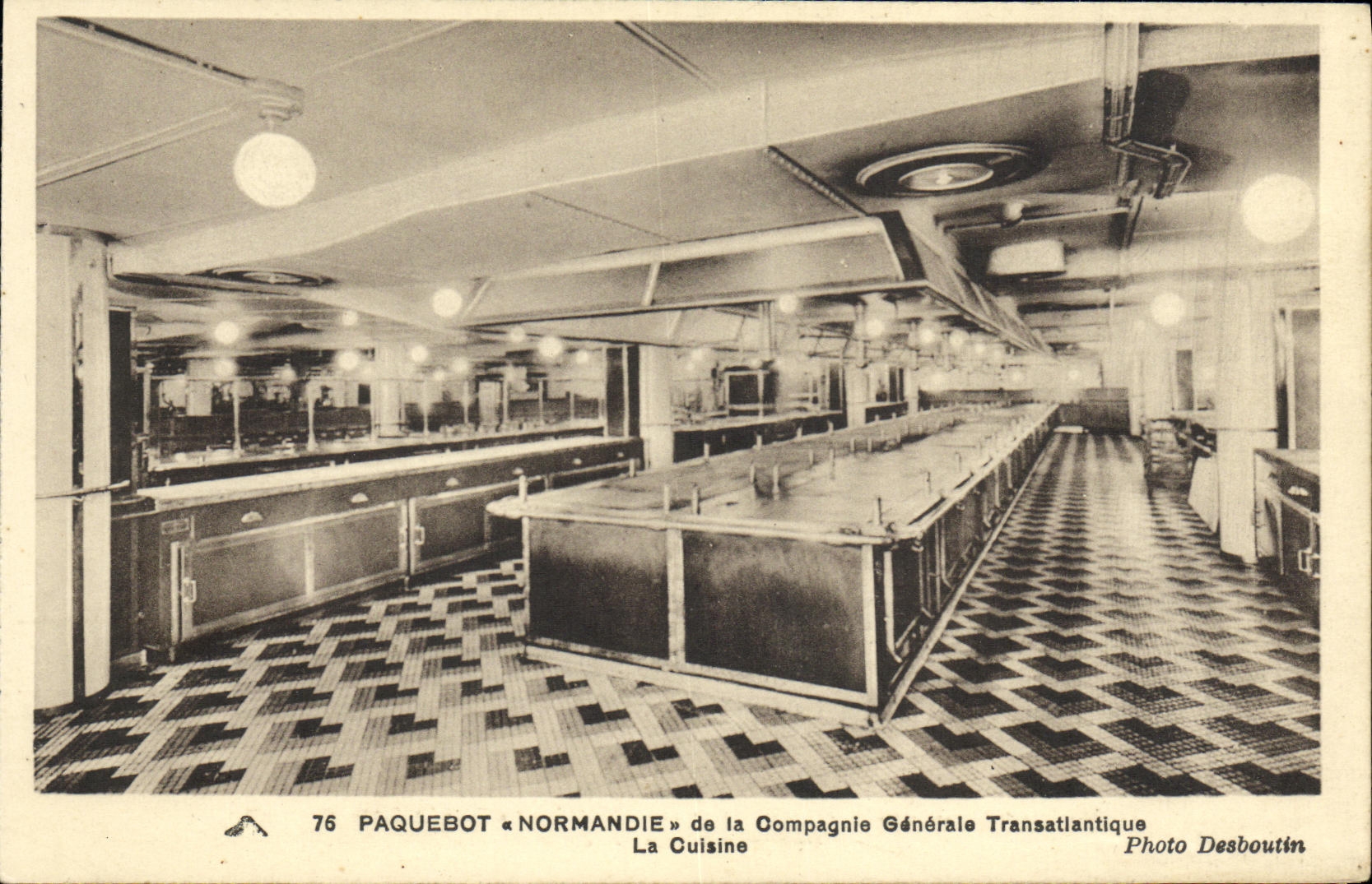 Cuisine du paquebot « Normandie » — Compagnie Générale Transatlantique — Photo Desboutilin