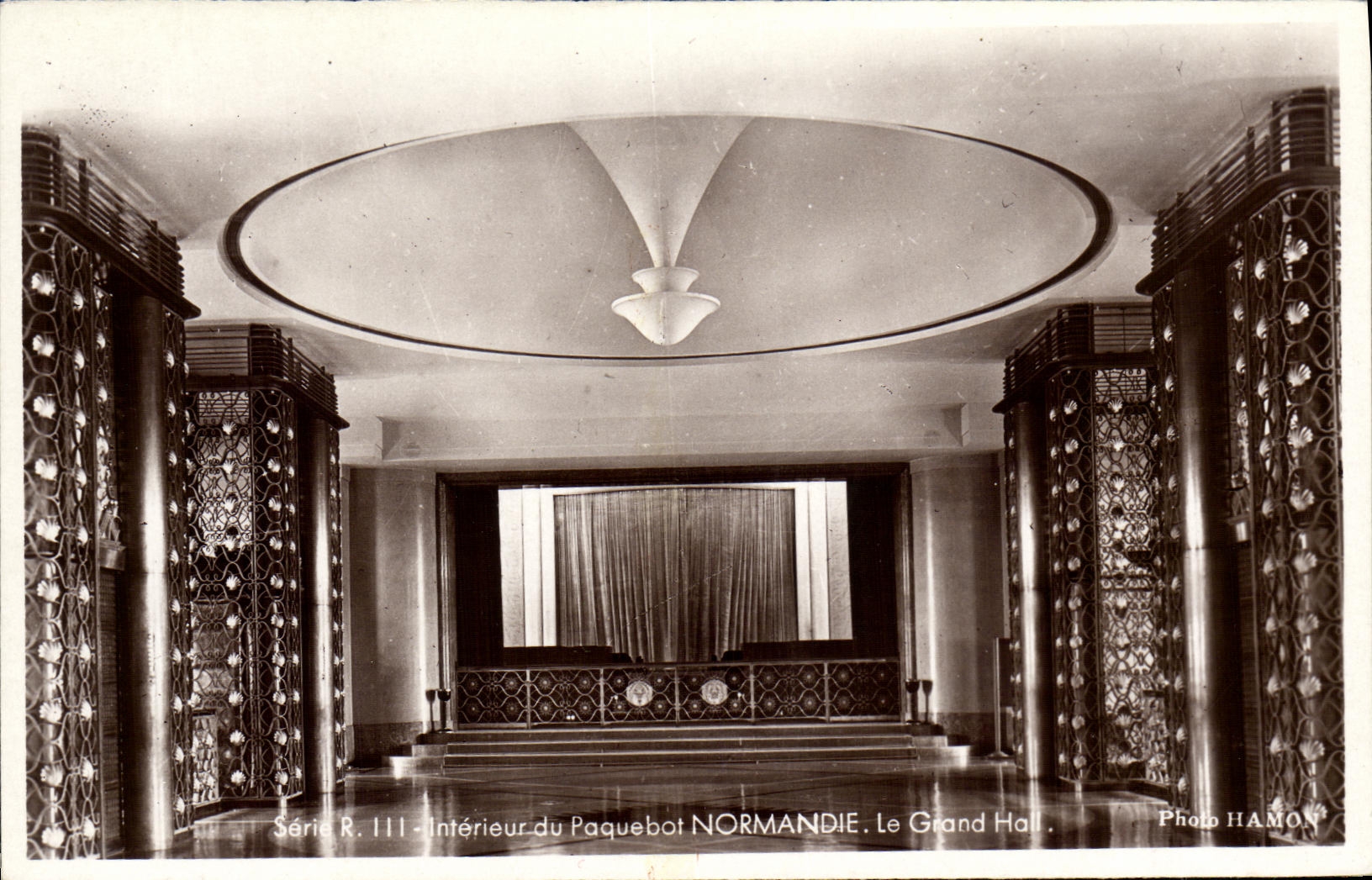 CPA Bateau Paquebot Normandie Le Grande Hall