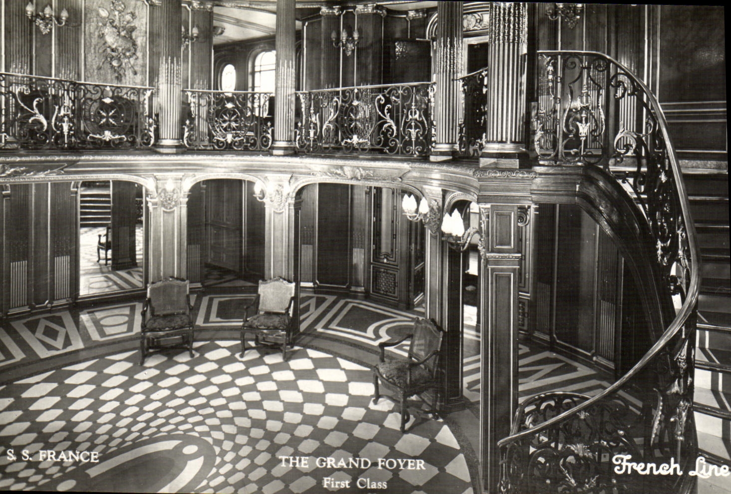 CPA Bateau SS France French Line The Grand Foyer First Class
