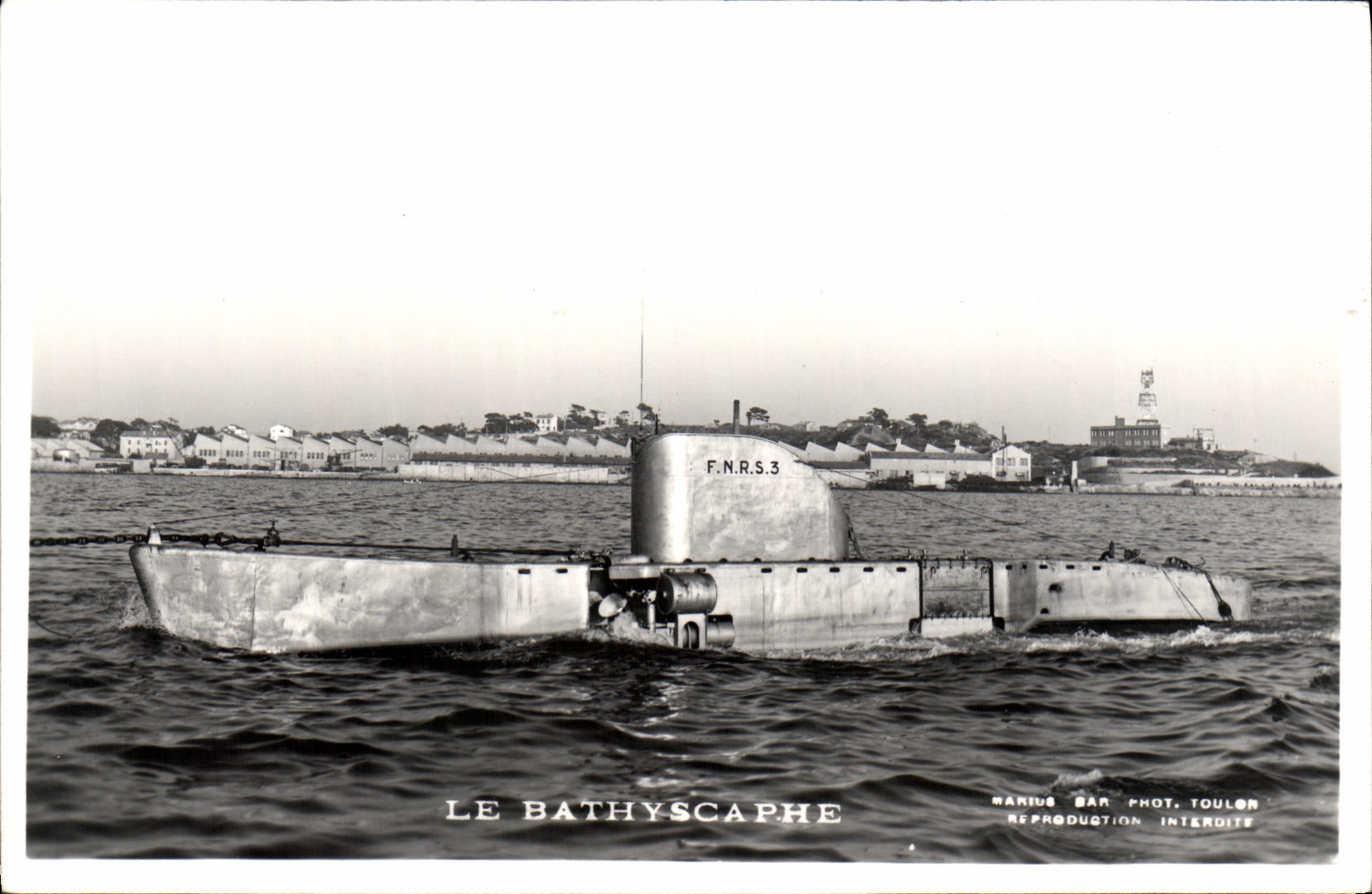 CPA Bateau Sous Le Bathyscaphe