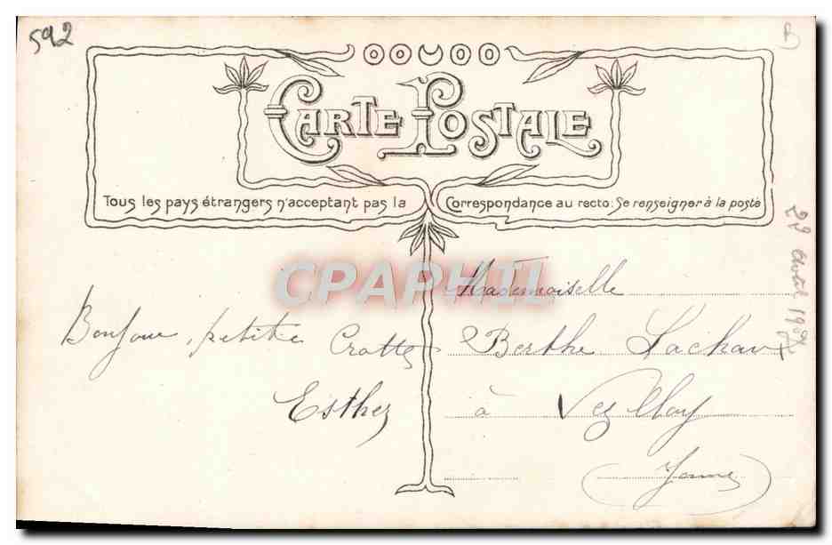 Femme en chapeau orné — Théâtre des Folies-Dramatiques — Les Reines de la Mode, n°3330 — Verso