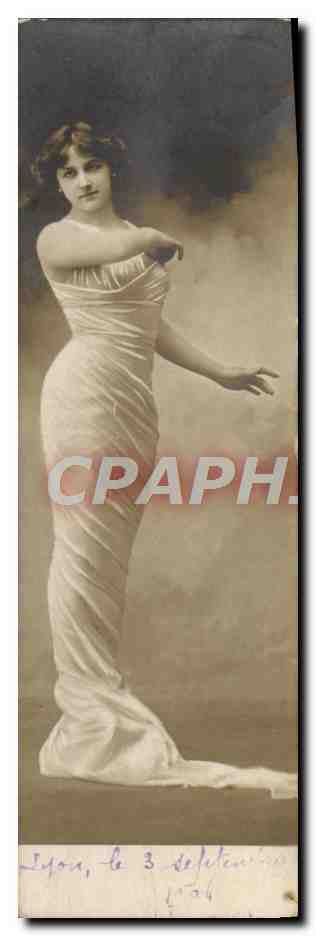 Femme en robe drapée — photographie — CRAPH. (éditeur)