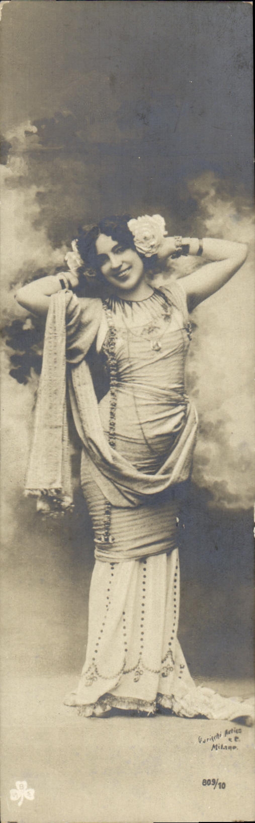 Femme en costume oriental — Variété Artistique — Variété Artistique, Milan, n° 809/10