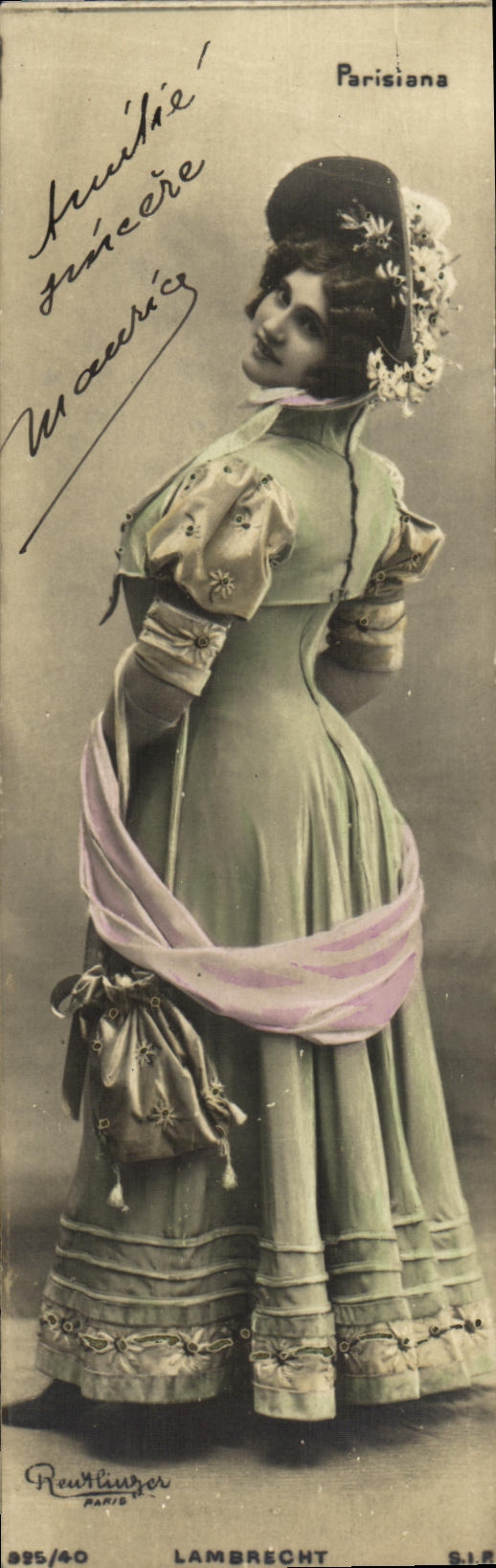 Frau in einem Kleid im Viktorianischen Stil — Parisiana — Verlag Rewthlinger, Nr. 385/40