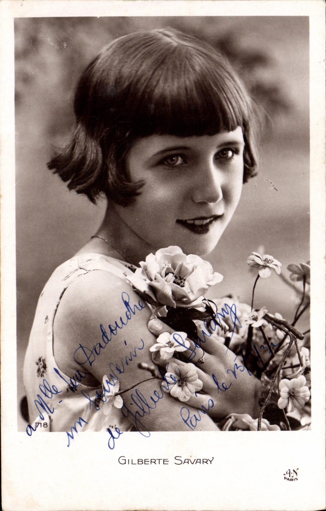 Gilberte Savary — portrait de jeune femme avec fleurs — A.N. Paris, n°718