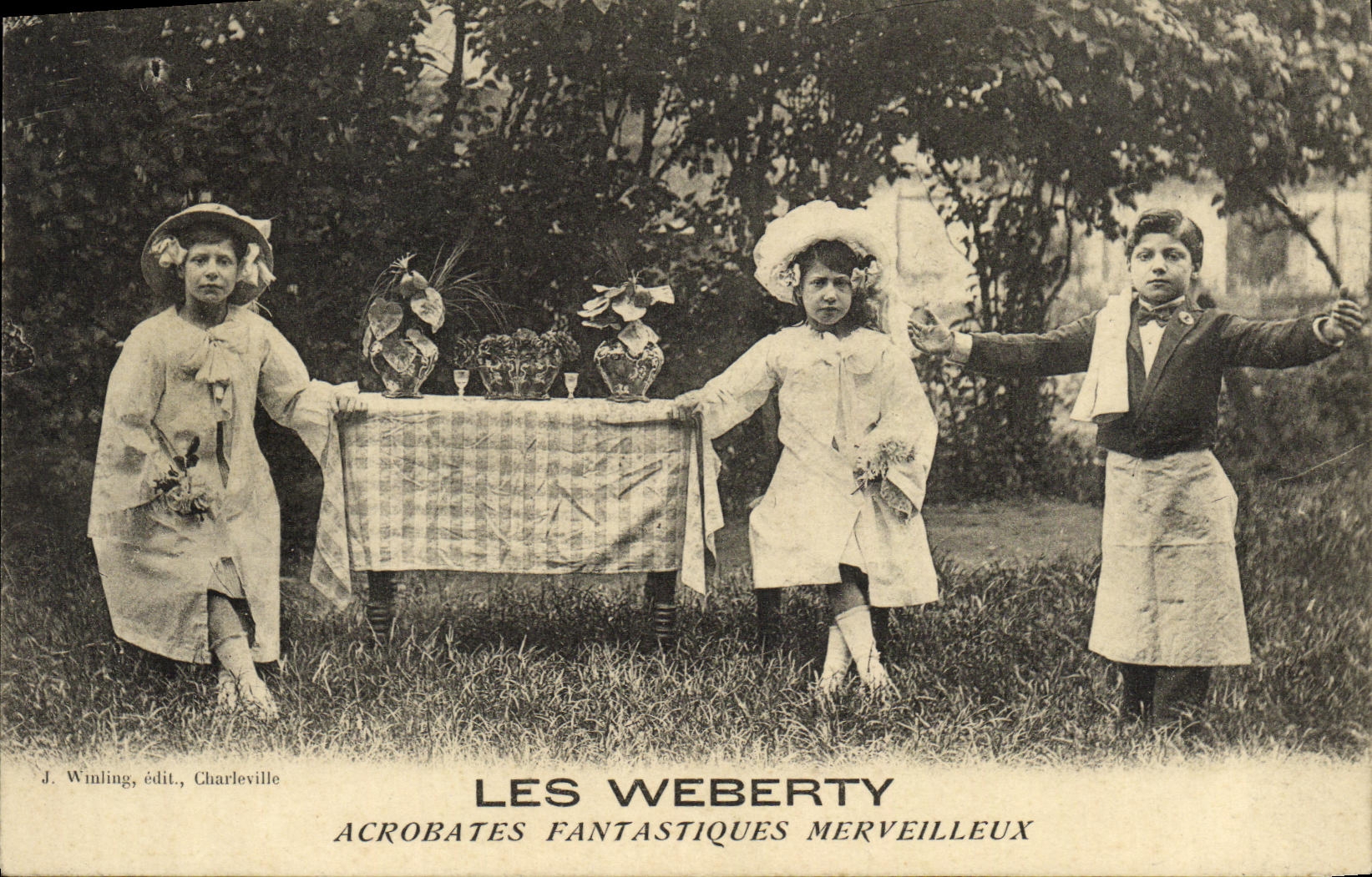 CPA Fantaisie Les Weberty Acrobates fantastiques Merveilleux 
