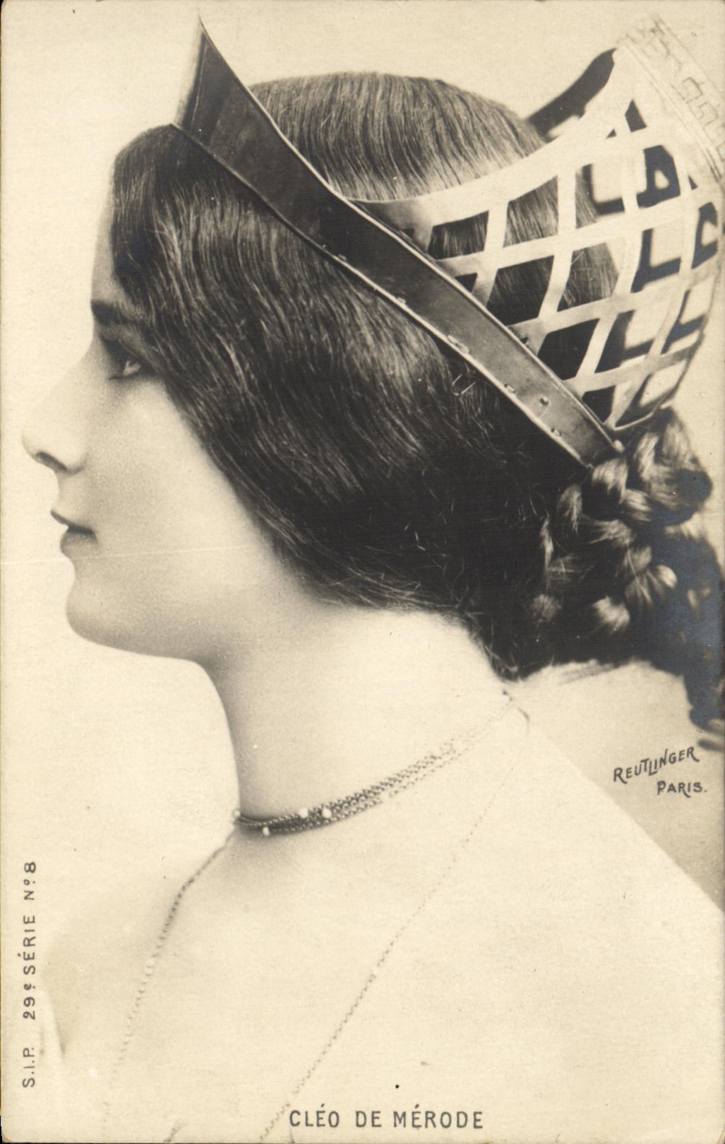 Cléo de Mérode — portrait de profil avec couronne — S.I.P. Reutlinger Paris, série N°8