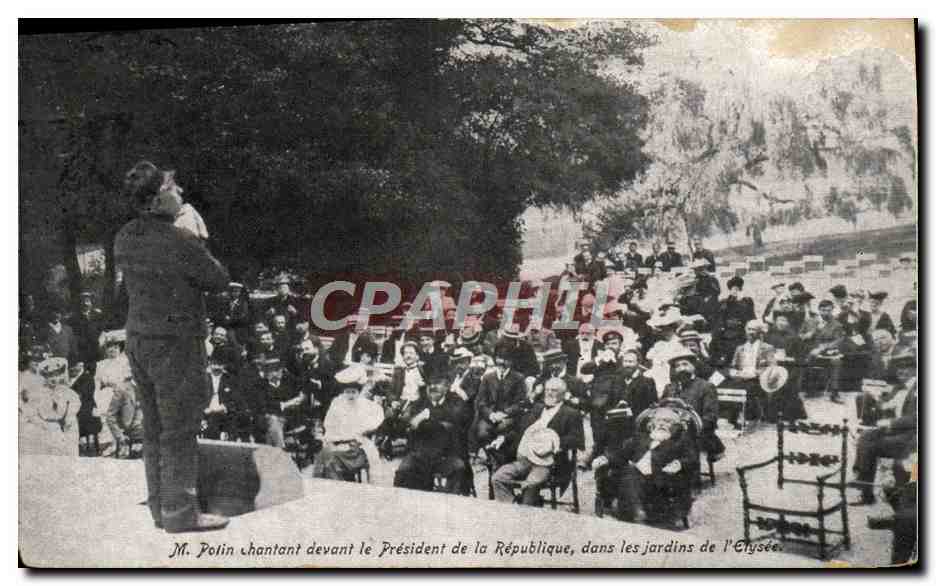 CPA Theatre M Potin chantant devant le President de la Republique dans les jardins de l'Elysee
