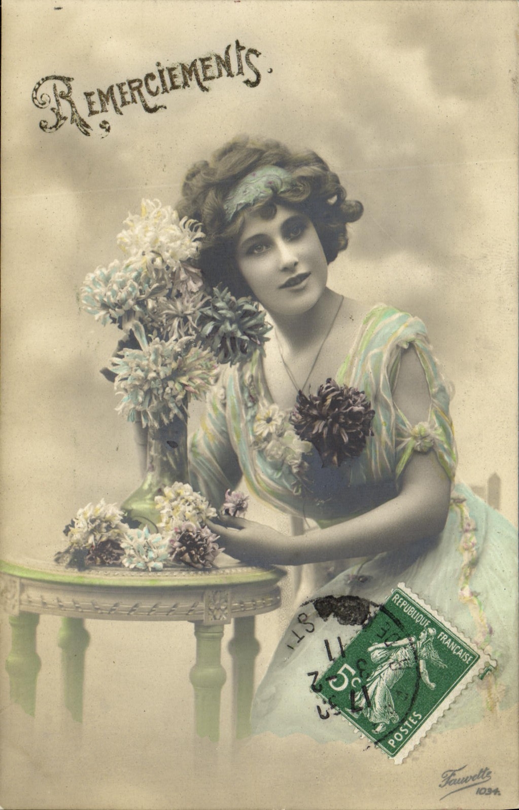 Jeune femme avec bouquet — Remerciements — Fauvettes 1234
