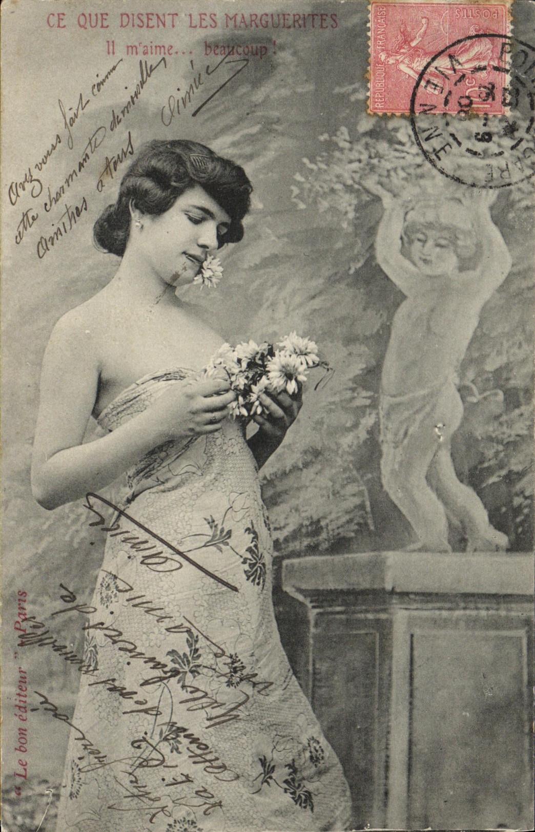 Femme avec marguerites — statue de putto — éditeur Paris