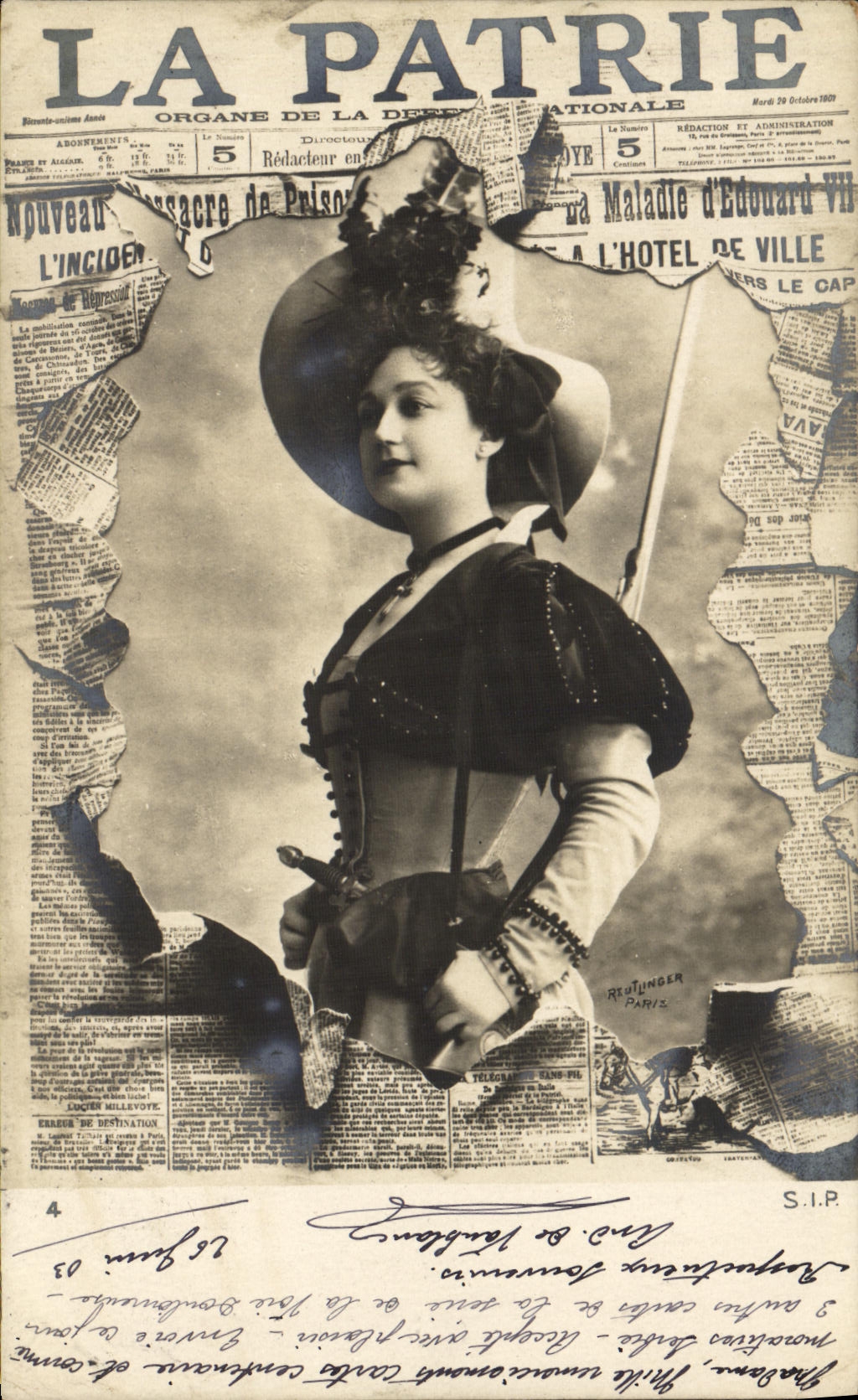 Femme en costume d'époque — La Patrie, organe de la Défense Nationale — Redtunger, Paris