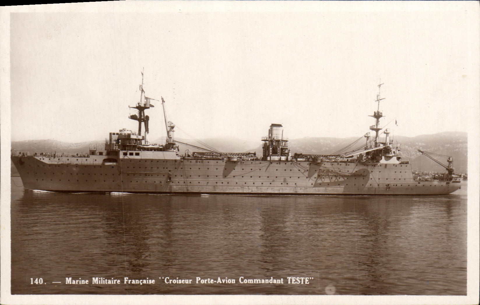Croiseur Porte-Avion Commandant TESTE — Marine Militaire Française — Éditions Laon Bahia, Toulouse