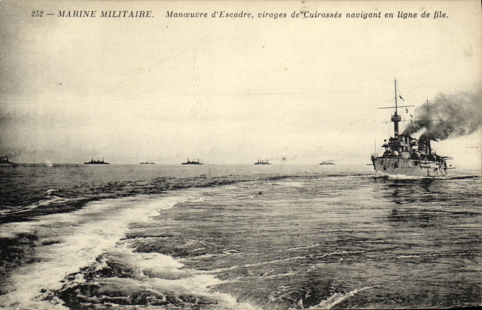 CPA Bateau Manoeuvre d'escadre virages de cuirasse navigant en ligne de file