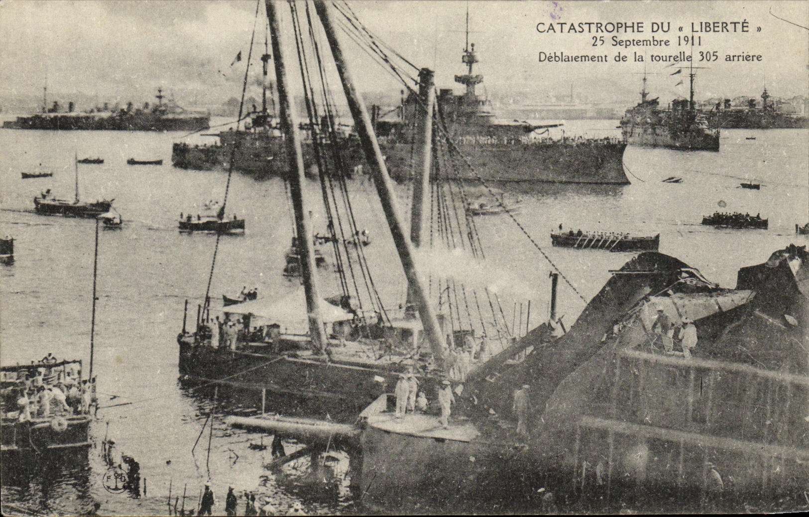 Catastrophe du « Liberté » — Déblaiement de la tourelle 305 arrière — 25 Septembre 1911