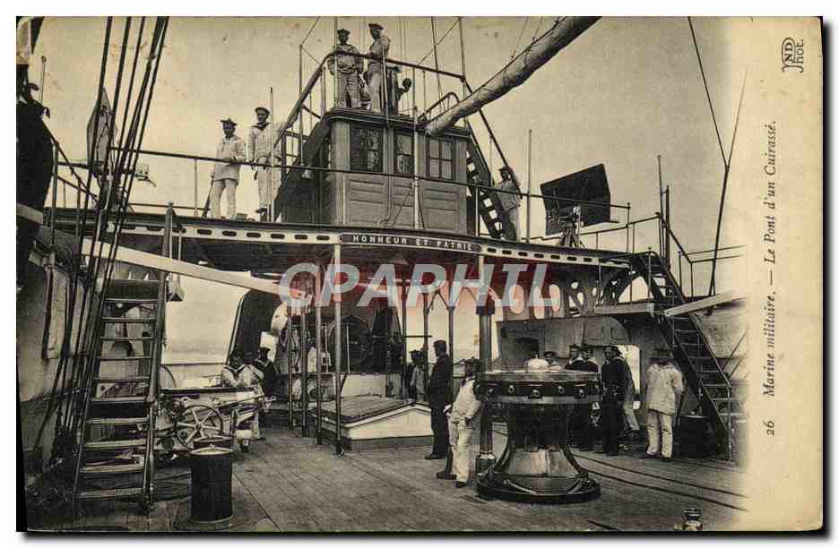 CPA Bateau Marine Le pont d'un cuirasse'