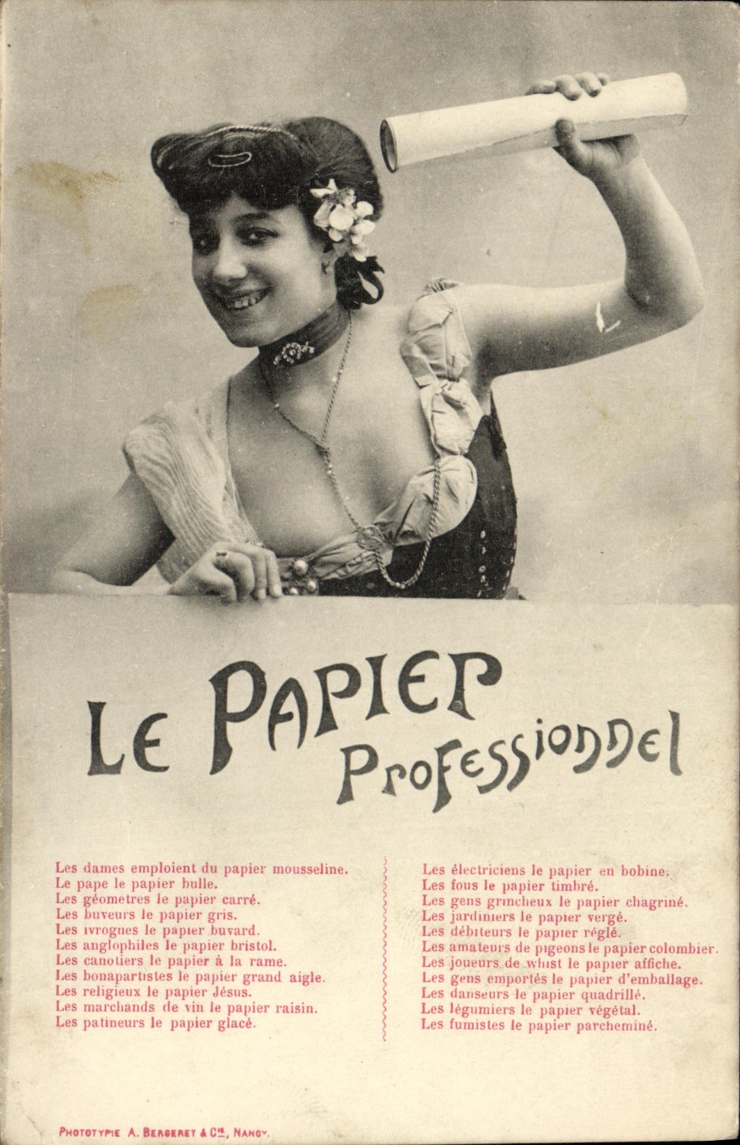 Lächelnde Frau mit einem Rollen — Werbung für 'Le Papier Professionnel' — Phototypie A. Beageret & Cie, Nancy