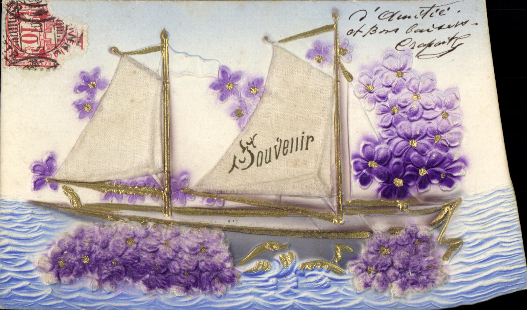 Bateau à voile — décor de fleurs violettes — Souvenir — éditeur inconnu